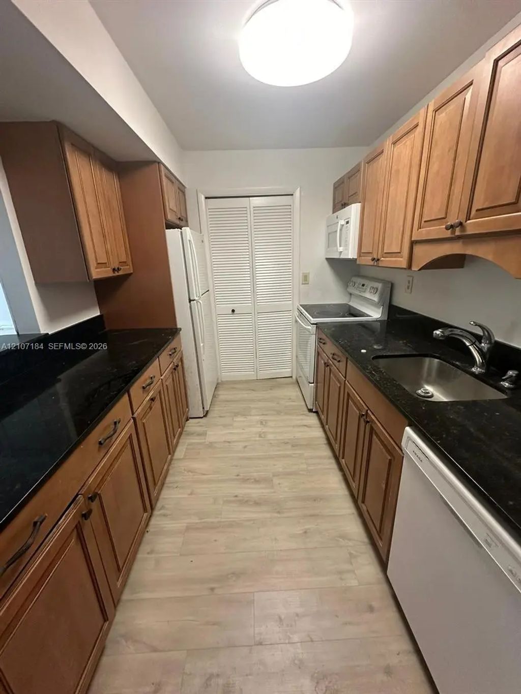 240 Lakeview Drive #209, Weston