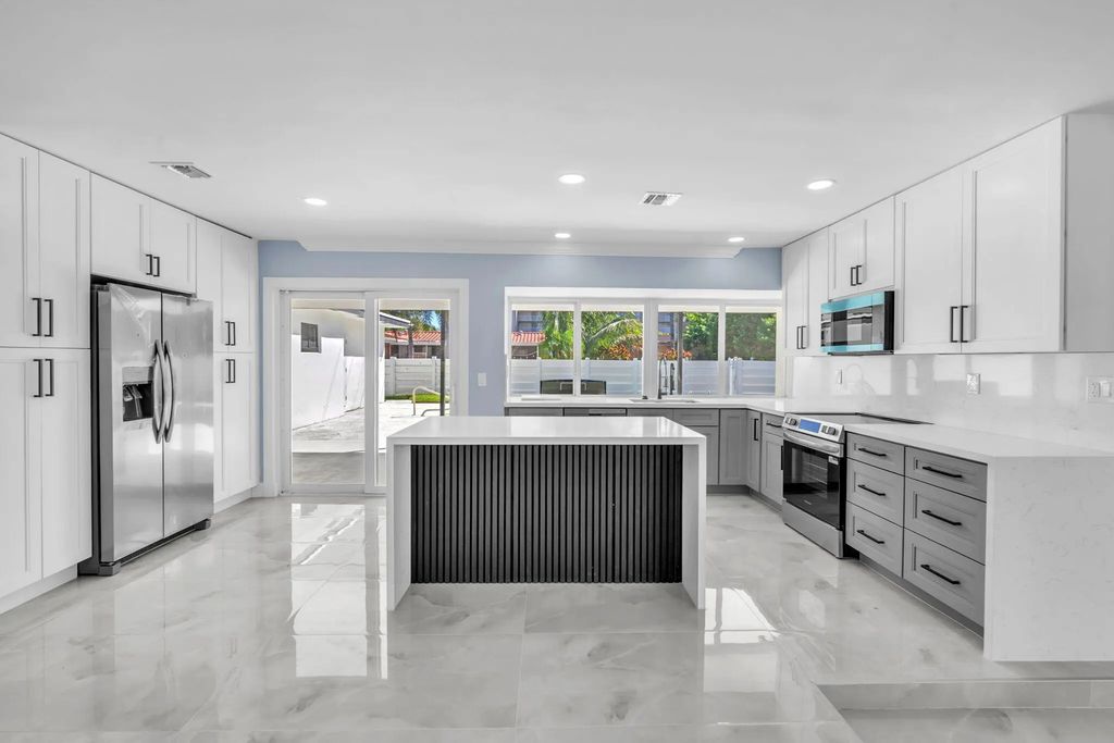 5000 Adams Street, Hollywood