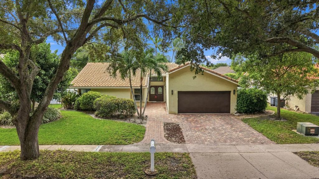 8928 Escondido Way E, Boca Raton