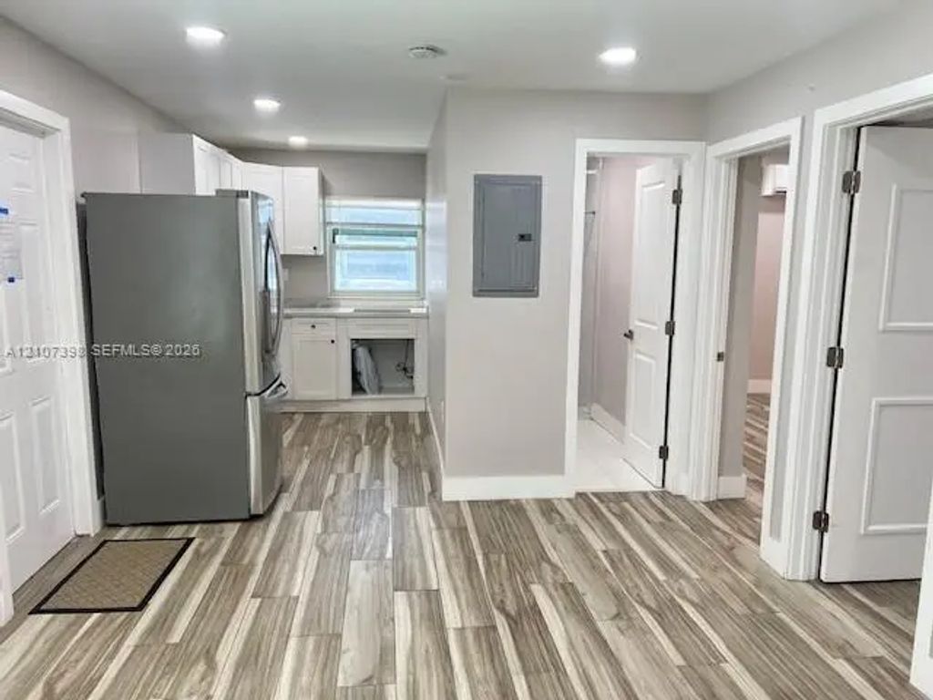 922 Nw 2nd Street, Miami