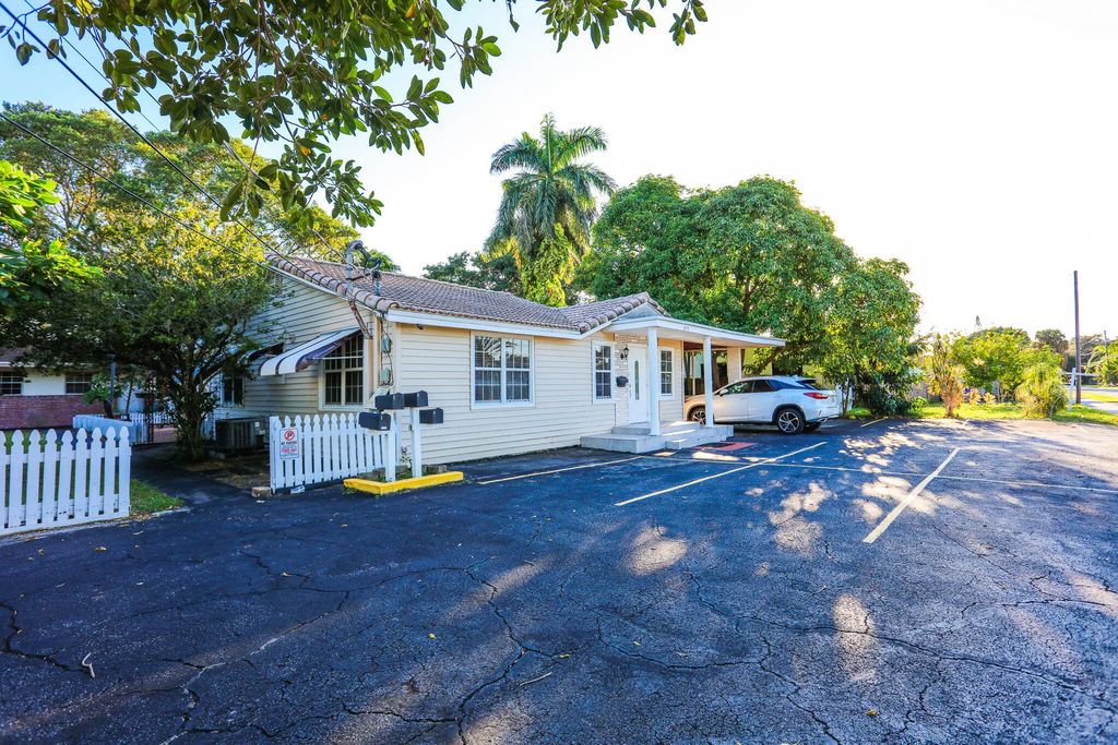 2450 Garfield Street #1, Hollywood