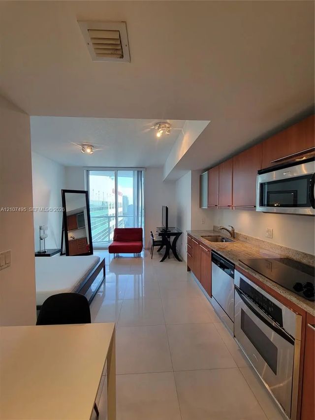 3 of 21 - 185 Sw 7th Street #2806, Miami, FL