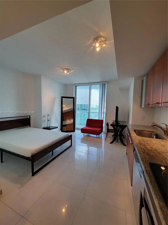 4 of 21 - 185 Sw 7th Street #2806, Miami, FL