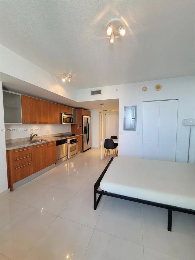 5 of 21 - 185 Sw 7th Street #2806, Miami, FL
