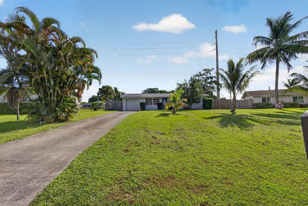 446 E Shadyside Circle, West Palm Beach