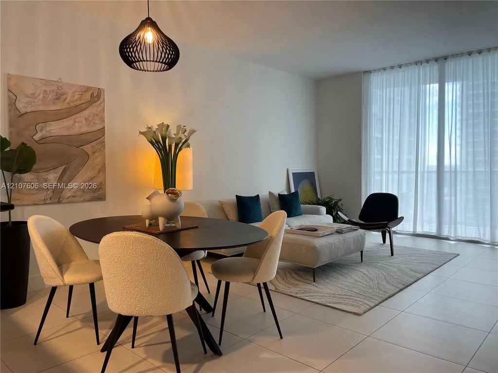 1060 Brickell Avenue #2413, Miami