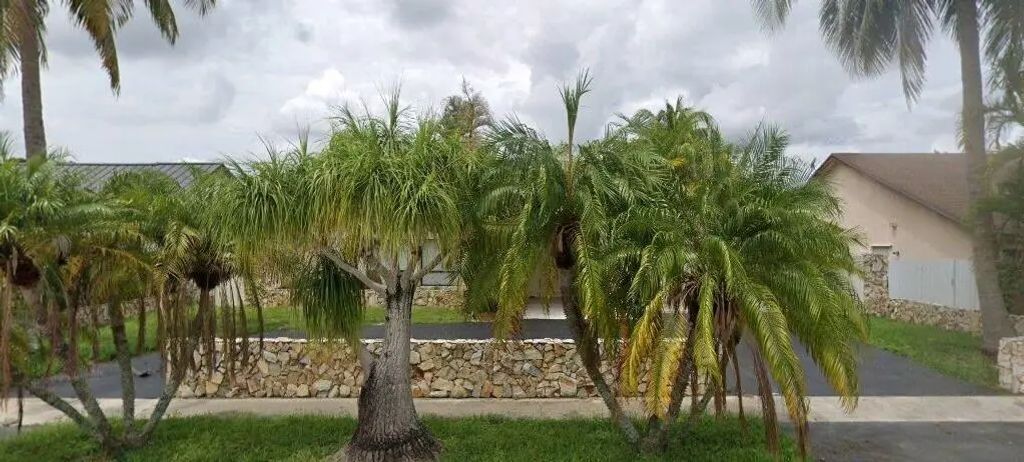 2410 Nw 102nd Way, Pembroke Pines