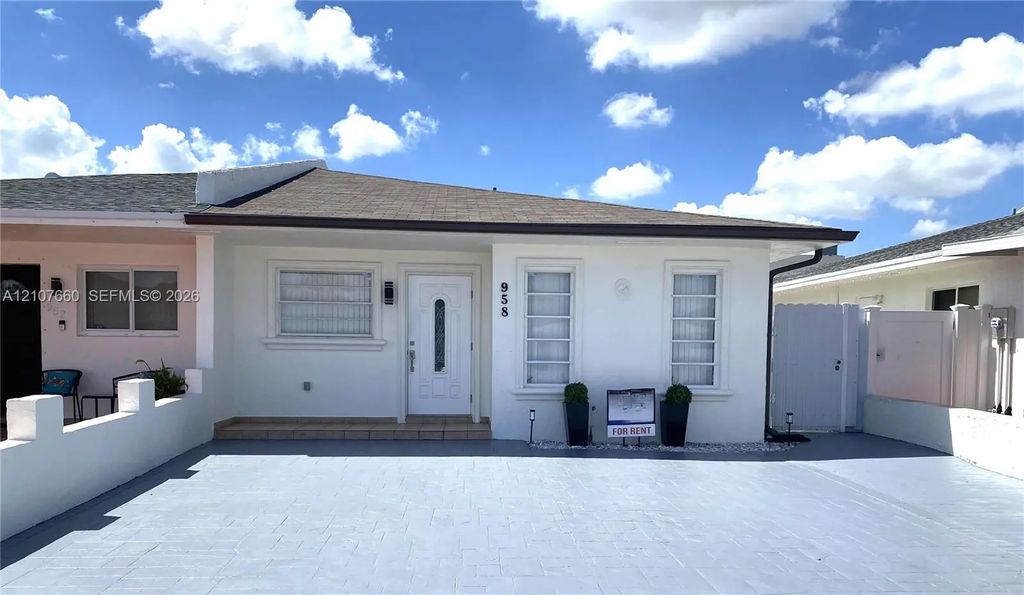 958 W 39th Place, Hialeah