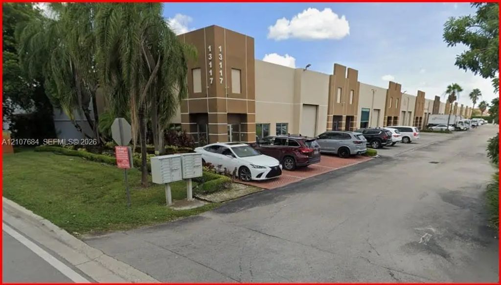 13117 Nw 107th Avenue #e12, Hialeah Gardens