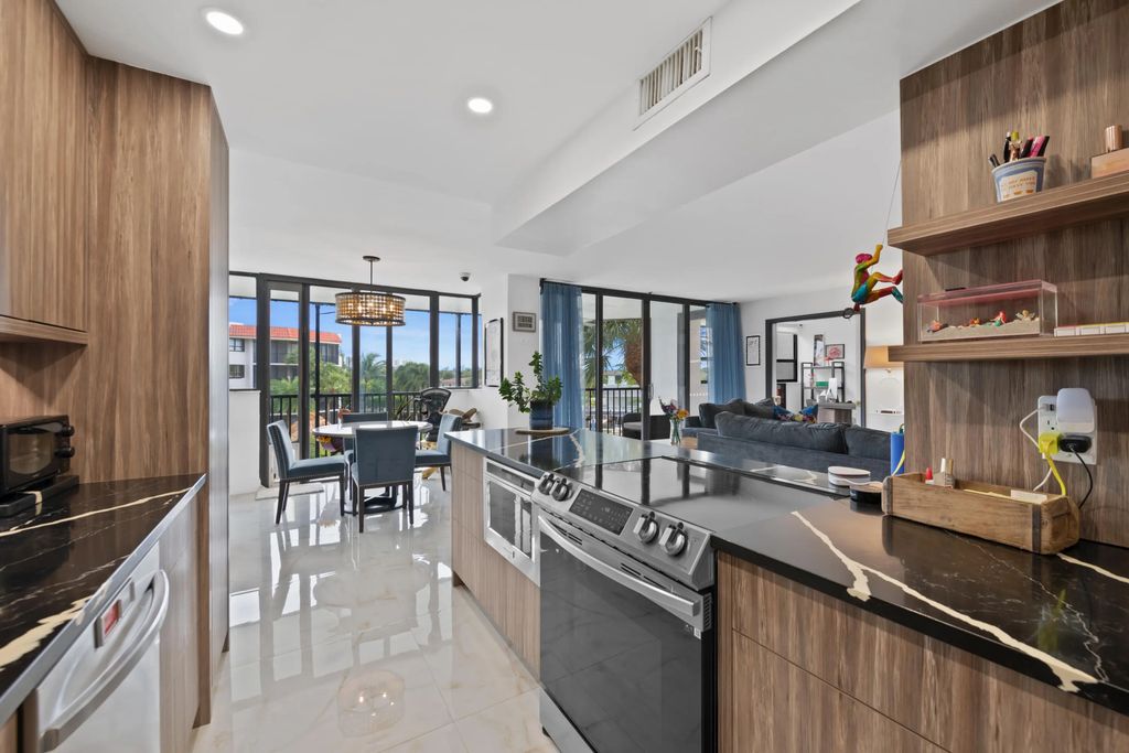 800 Jeffery Street #307, Boca Raton