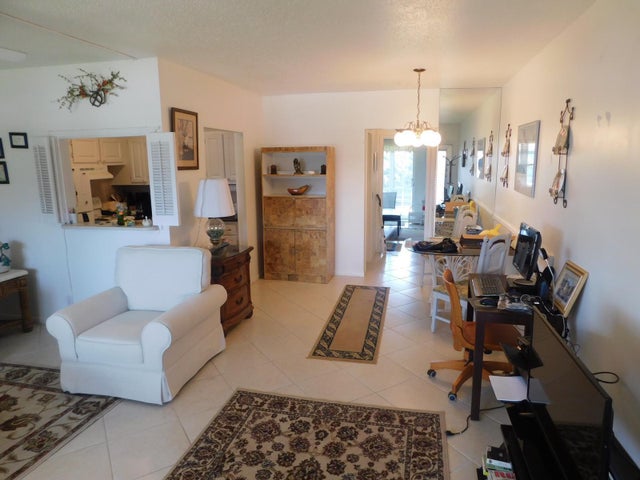 3 of 13 - 110 Salisbury E, West Palm Beach, FL