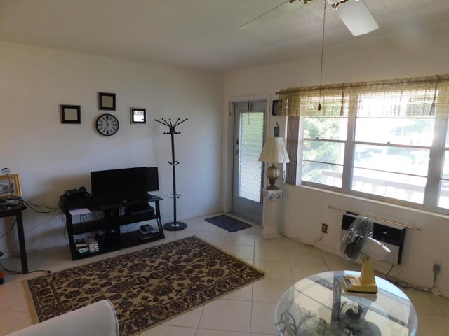 4 of 13 - 110 Salisbury E, West Palm Beach, FL