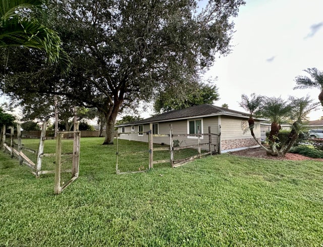 2 of 44 - 104 Segura St, Royal Palm Beach, FL