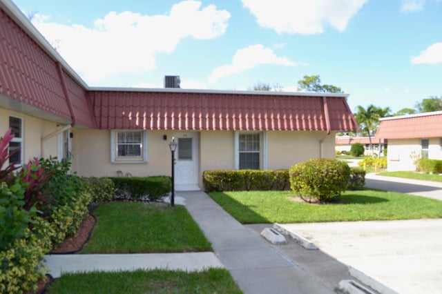 2 of 24 - 570 Laconia Cir, Lake Worth, FL