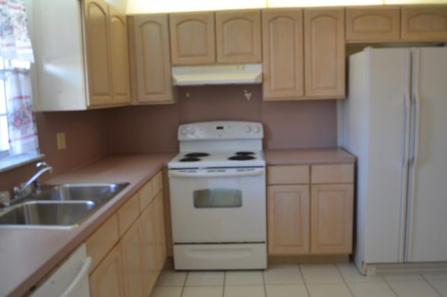 4 of 24 - 570 Laconia Cir, Lake Worth, FL