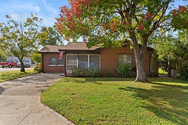 1 of 33 - 210 Kent Av, Orlando, FL