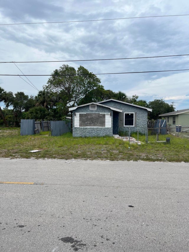 3 of 13 - 1204 Avenue K Av, Fort Pierce, FL