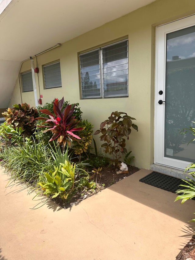 1 of 9 - 960 Crystal Lake Dr #112, Pompano Beach, FL