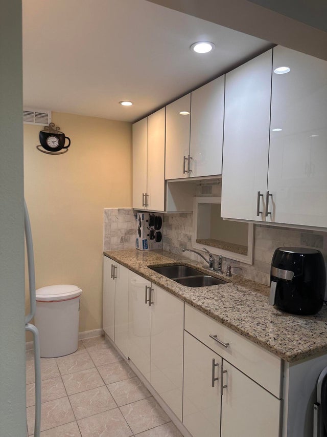 2 of 9 - 960 Crystal Lake Dr #112, Pompano Beach, FL