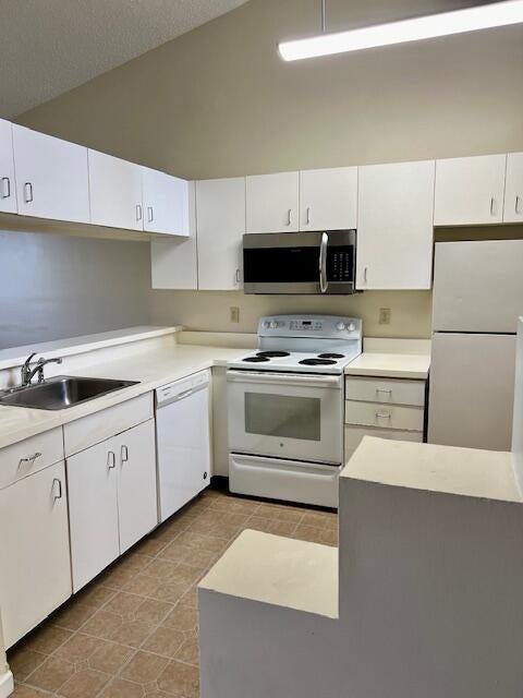 5 of 19 - 13215 Glenmoor Dr, West Palm Beach, FL