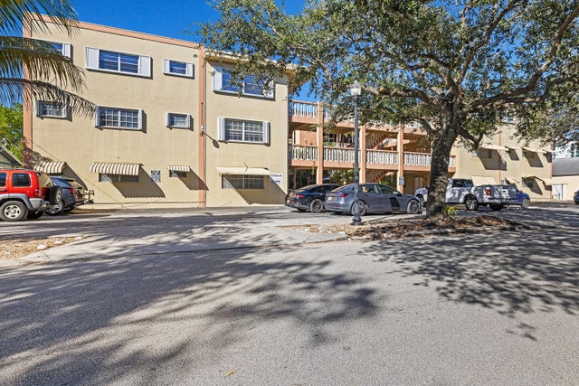 1 of 25 - 1943 Monroe Street #110d, Hollywood, FL