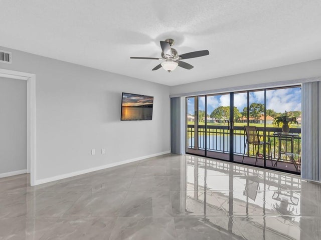 5 of 35 - 3200 Twin Lakes Ter #202, Fort Pierce, FL