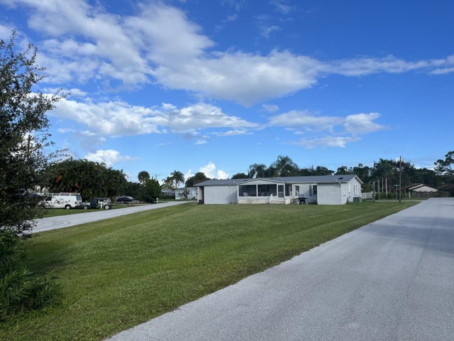 2 of 9 - 6325 Se Colonial Dr, Stuart, FL