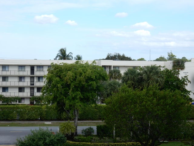 2 of 31 - 3138 Via Poinciana #416, Lake Worth, FL