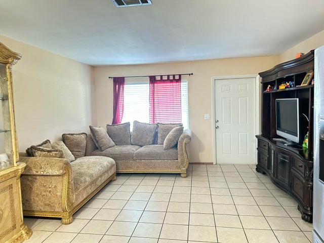 2 of 17 - 3061 Sw Blout Court, Port Saint Lucie, FL