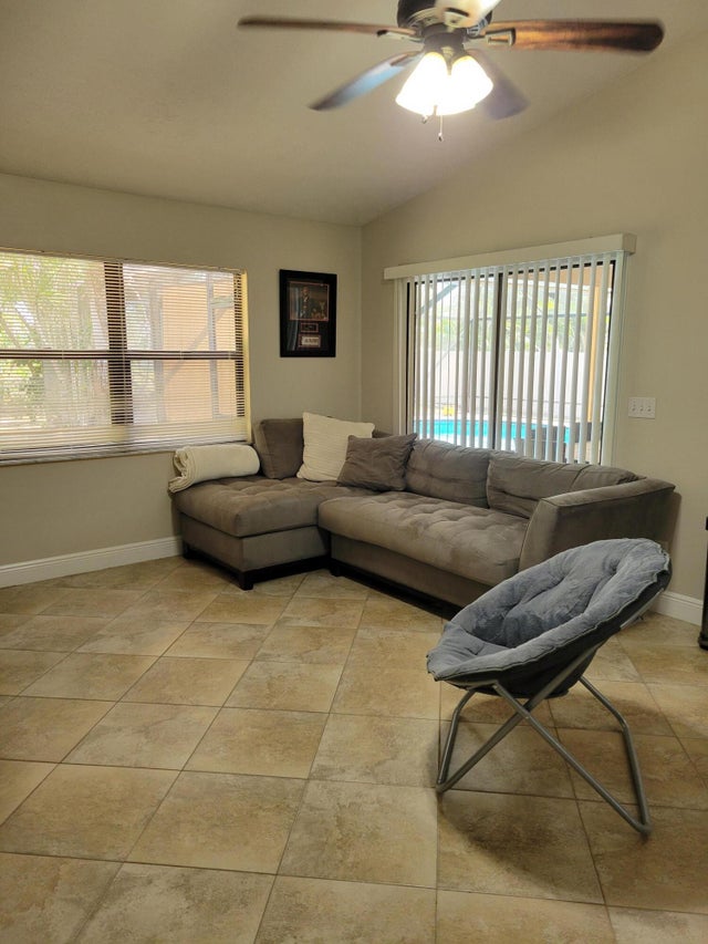 3 of 21 - 3049 Sw Circle St, Port Saint Lucie, FL