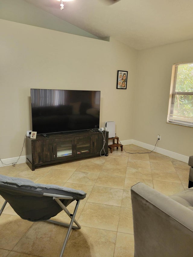 4 of 21 - 3049 Sw Circle St, Port Saint Lucie, FL