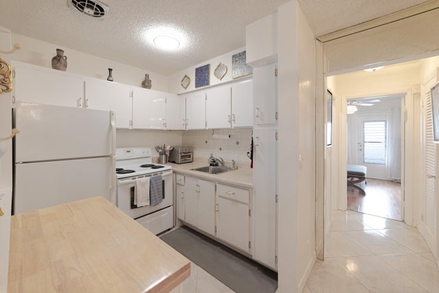 4 of 17 - 800 Sw 11th Avenue #18a, Hallandale Beach, FL