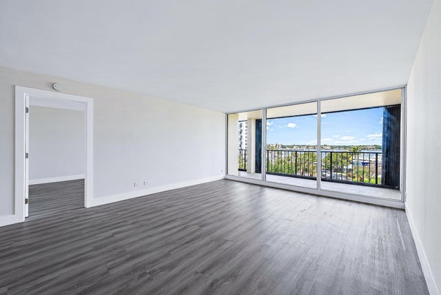 3 of 30 - 136 Lakeshore Dr #511, North Palm Beach, FL