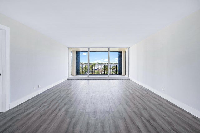 4 of 30 - 136 Lakeshore Dr #511, North Palm Beach, FL