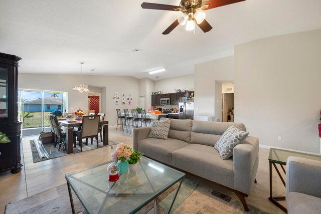 2 of 18 - 434 Nw Airoso Boulevard, Port Saint Lucie, FL