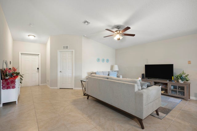 3 of 18 - 434 Nw Airoso Boulevard, Port Saint Lucie, FL