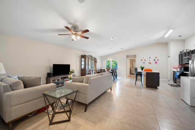4 of 18 - 434 Nw Airoso Boulevard, Port Saint Lucie, FL