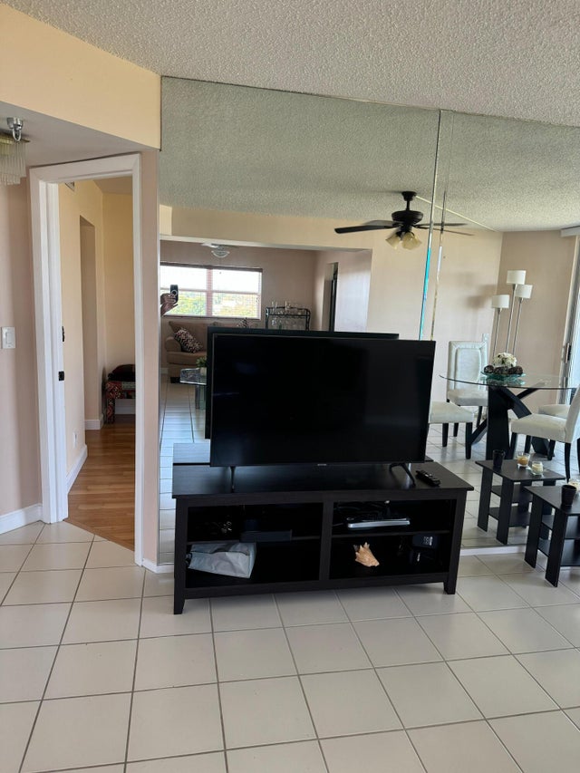 5 of 22 - 3465 Via Poinciana #806, Lake Worth, FL