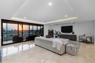 Photo of Listing #RX-10981605