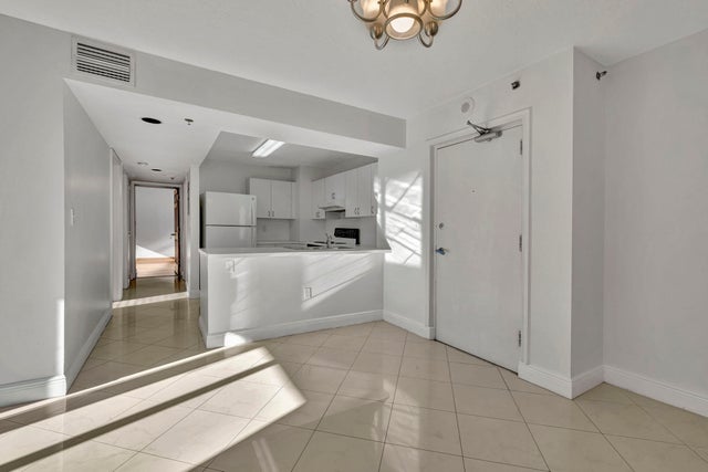 3 of 39 - 104 Sw 9th Street #1403, Miami, FL