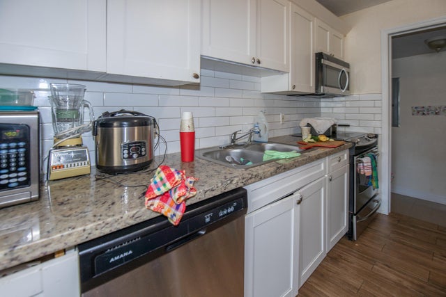 4 of 20 - 922 S Dixie St, Lake Worth Beach, FL