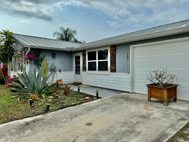 4 of 30 - 755 Sw Babbit Dr, Port Saint Lucie, FL