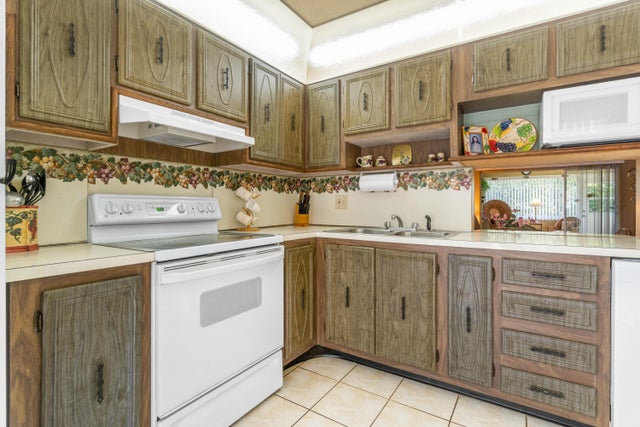 4 of 41 - 684 Marlboro Oval, Lake Worth, FL