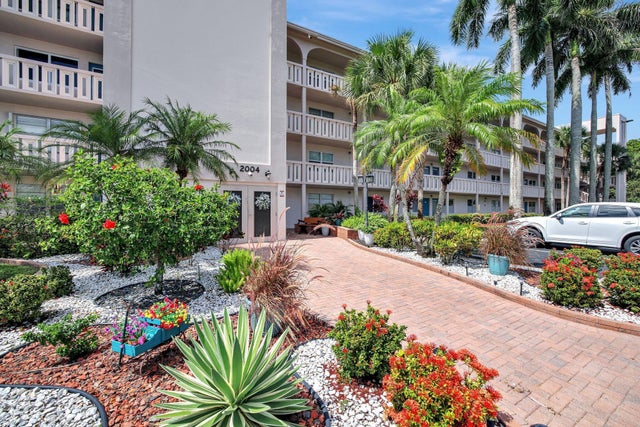 5 of 64 - 2004 Granada Dr #l2, Coconut Creek, FL