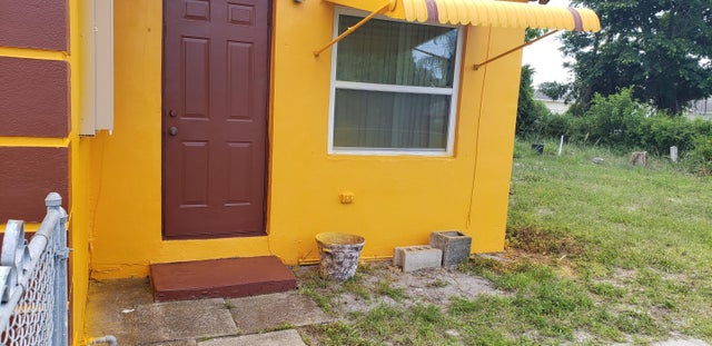 1 of 20 - 1448 W 31st St, Riviera Beach, FL