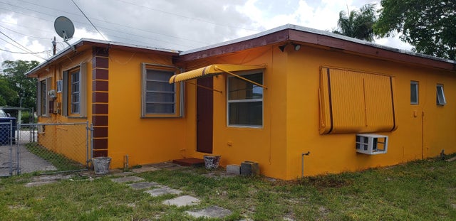 2 of 20 - 1448 W 31st St, Riviera Beach, FL