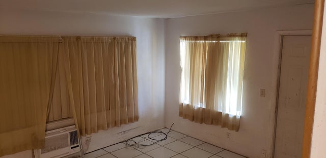 4 of 20 - 1448 W 31st St, Riviera Beach, FL