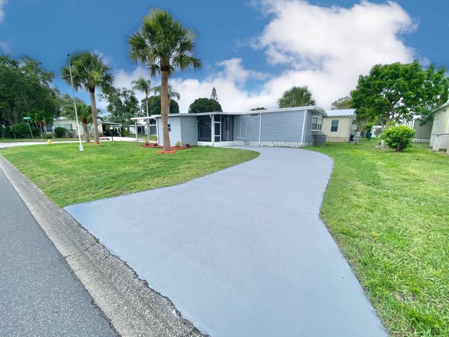 3 of 26 - 1038 Warbler Ct, Barefoot Bay, FL