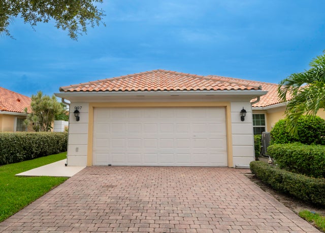 2 of 54 - 997 Sw Balmoral Trce Trce, Stuart, FL