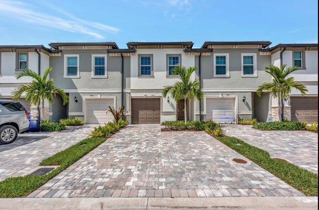 2 of 46 - 3247 Watercress Drive, Lauderdale Lakes, FL